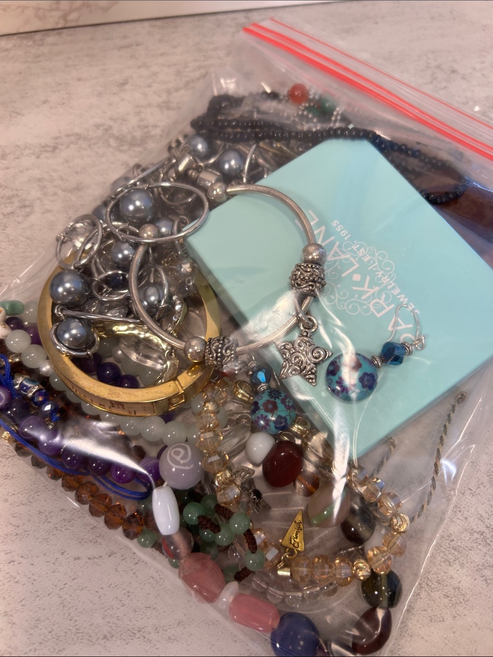 Bundle of 20 pieces (at least) jewelry